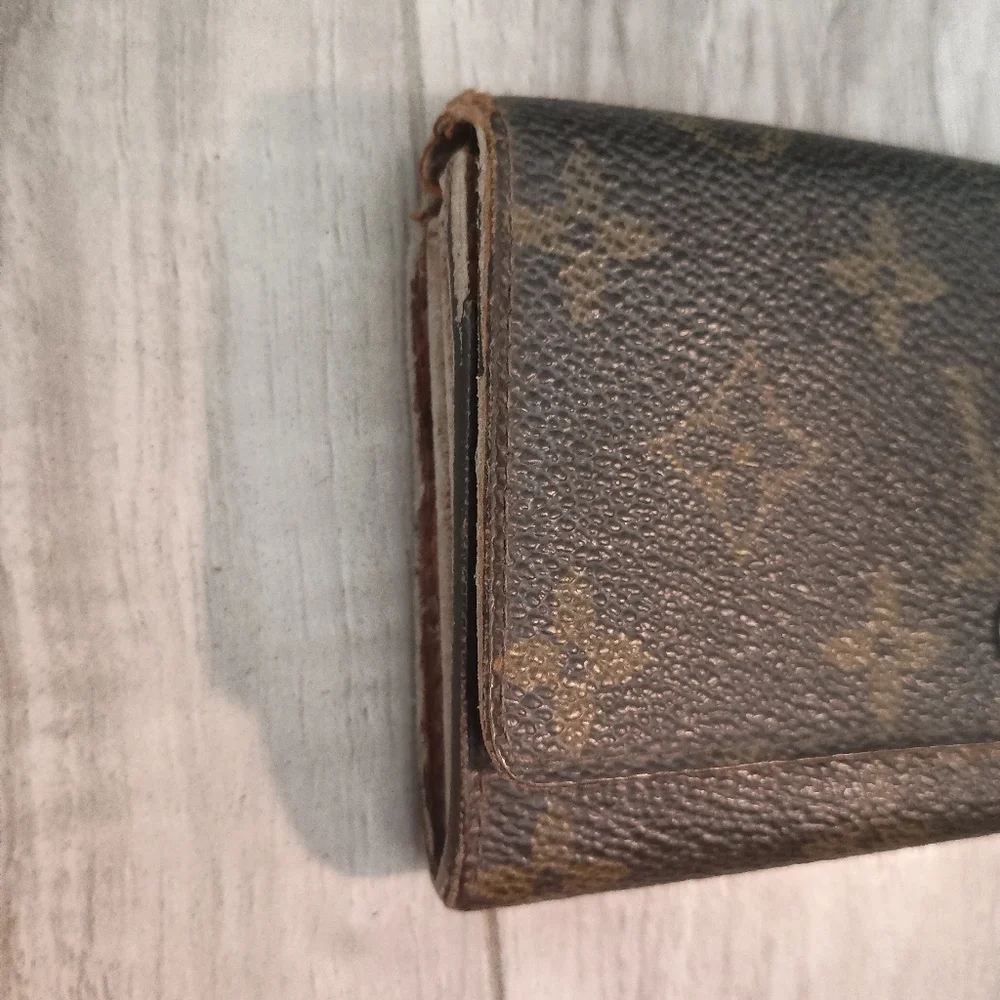Authentic LOUIS VUITTON Porte Monnaie Tresor Monogram